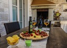 Übderdachte Terrasse mit Grillmöglichkeit